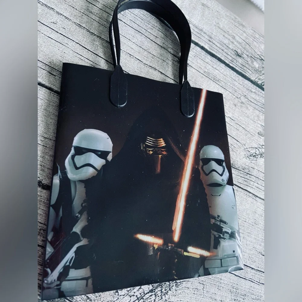 NEW. $3.00 each! Bundle of 4 Star Wars plastic gift/favor bags with handles